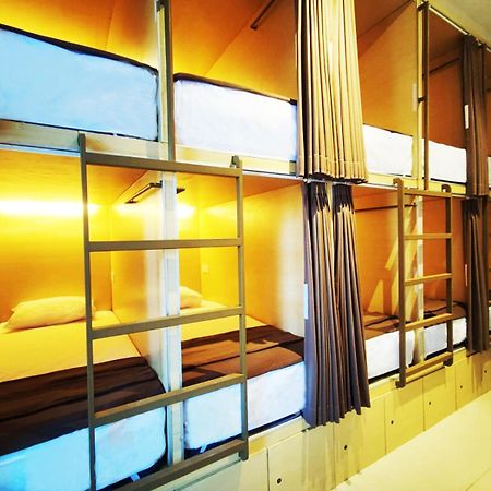 Fora Capsule Hostel Tuban Кута Екстер'єр фото